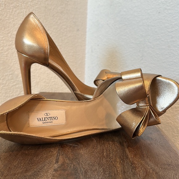 VALENTINO GARAVANI D'Orsay Bow Gold Metallic Open Toe Pumps Size 401/2 US 91/2 - Picture 10 of 13